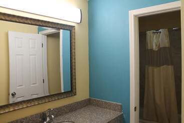 فندق على الطريق Economy Inn Express