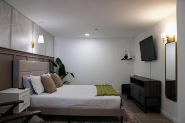 The Brooks Hotel Restaurant And Lounge