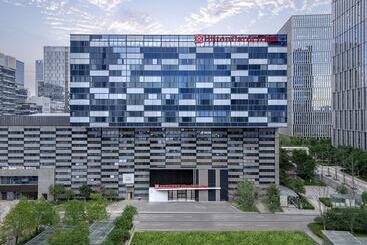 هتل Hilton Garden Inn Nanjing Hexi Olympic Sports Center