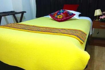 فندق Hostal Mica