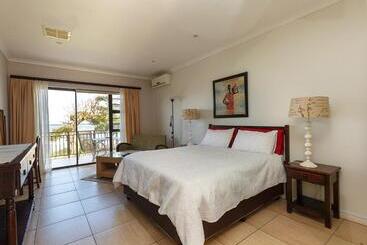 My Den Beachfront B&b And Self Catering