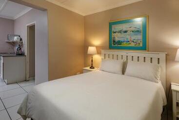 My Den Beachfront B&b And Self Catering