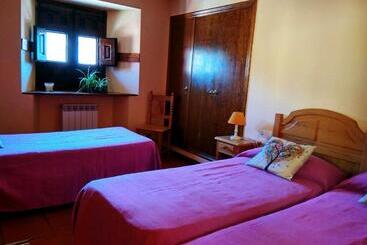 فندق صغير Las Huellas De Cameros