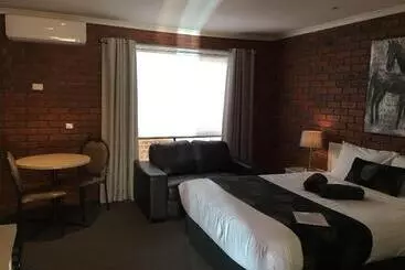 Motel Melton Motor Inn And Apartments