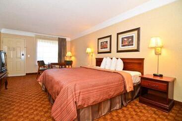 Motelli Peach State Inn & Suites