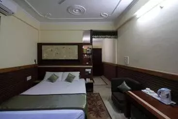 Goroomgo Hotel Gandhi S Paradise Dharamshala