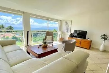 تختخواب و صبحانه La Romarine