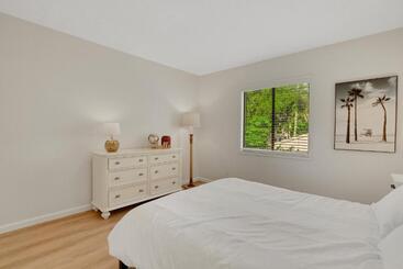 منتجع Sugar Sand Sanctuary   Beach Condominium