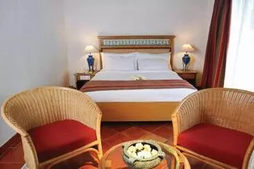 Lagoon Bay Hotel At Leonia