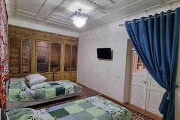 پانسیون старинная крепость азиза