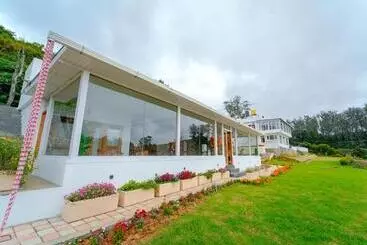Silent Retreat Ooty Pool Resort By Voye Homes