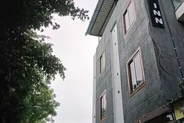 Hotelli Kamari Inn