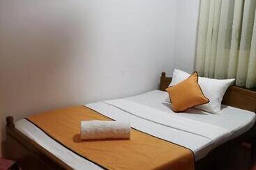 Pensió Shadow Villa