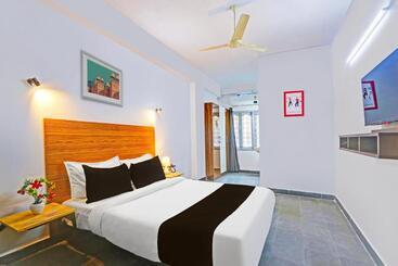 Collection O De Alphabet Hotel Umcc