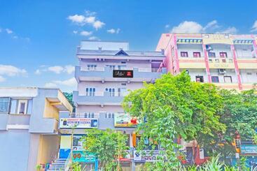 Collection O De Alphabet Hotel Umcc