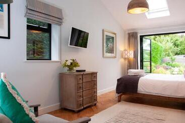 Пансион Bosham Private And Self Contained Double Garden Room