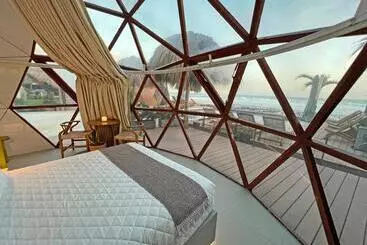 Hotelli Almare Zonte   Beachfront Glamping