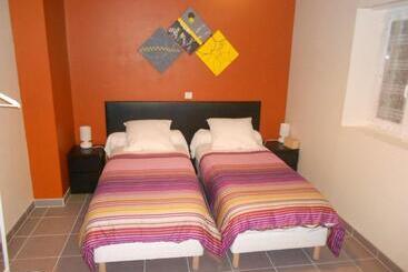 住宿加早餐 Chambre Confortable Avec Salle D Eau Privative, Cuisine Et Salon Communs, Petit Déjeuner Inclus. F