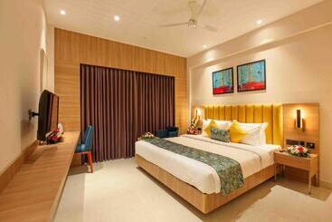 Hotel Park Residency Ayarkunnam
