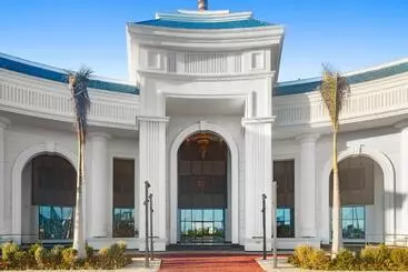 استراحتگاه Crystal Lotus Luxury Palace   By Pickalbatros