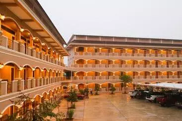 ホテル Capital O 75521 Sang Siri Apartment