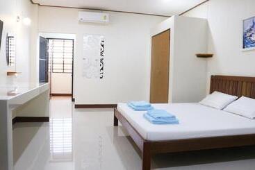 هتل Capital O 75521 Sang Siri Apartment