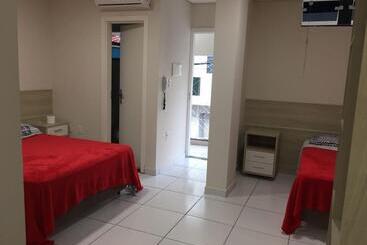 הוסטל Chemin Suites