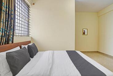 Отель Oyo Sv Lodge