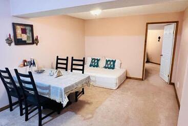 Pension A Classic Homely Basement Suite!