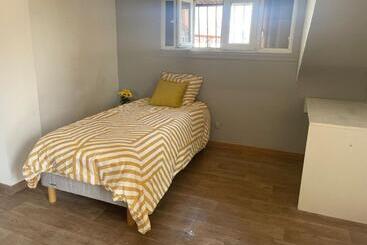 بنسيون Chambre Avec Balcon Dans Charmante Maison Prêt D  Aéroport D Orly Et Proche Paris