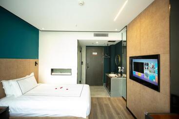 重庆陌遇酒店   人民大礼堂地铁站店