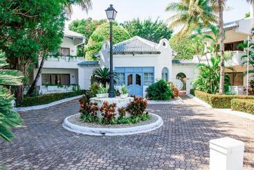 هتل Riviera Del Mar