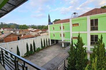 Hotell Cemara Hijau