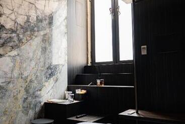 تختخواب و صبحانه Maqqua