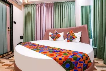Fabhotel Luxurious Inn   Nr Galaxy Circle