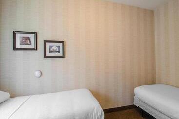 Hotelli Quality Inn & Suites