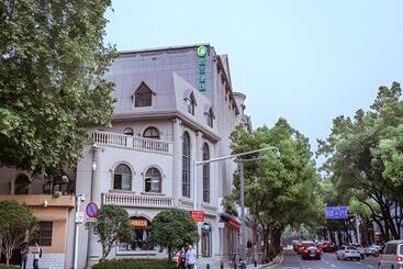 Hotel City Comfort Inn Wuhan Zhongnan Hospital Shuiguohu Metro Station