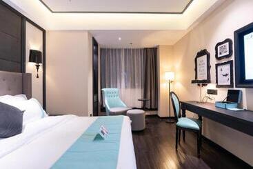 Xana Hotelle· Wulumuqi High Speed Railway Station Baonengcheng