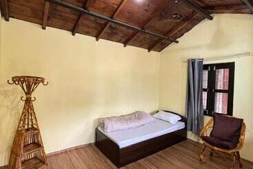 هتل Tibetan Cottage