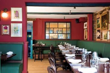 בית מלון כפרי The Bower House, Restaurant & Rooms