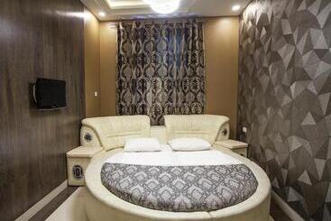 Hotel Golden Seconds