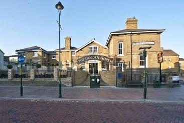 Отель The Golden Hope Wetherspoon