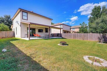 Hus på landet Colorful Kyle Home W/ Pool Access: Pets Welcome!