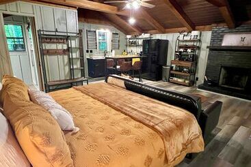 Сельский дом Light N Bug Bungalow