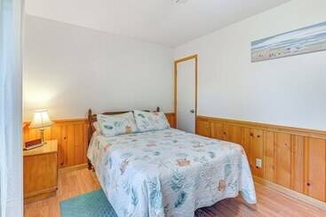 Сельский дом Murrells Inlet Home W/ Deck ~ 4 Mi To Marsh Walk!