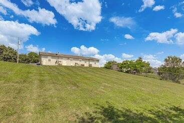 Hus på landet Quiet Dry Ridge Home W/ Yard Near Ark Encounter!