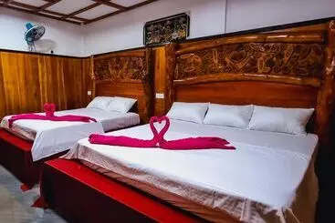 تختخواب و صبحانه Maika Safari Lodge