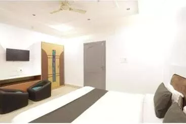 Hotel Day S Inn Luxury Stay Near Care Hospital In Budget Friendly Price Best Seller