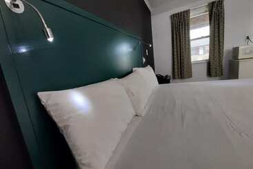 Village Motel By Oyo Clinton