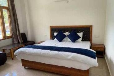 Hotel Oyo Midway Inn